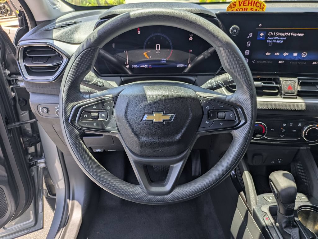 Used 2025 Chevrolet TrailBlazer LT AWD/4WD image 17