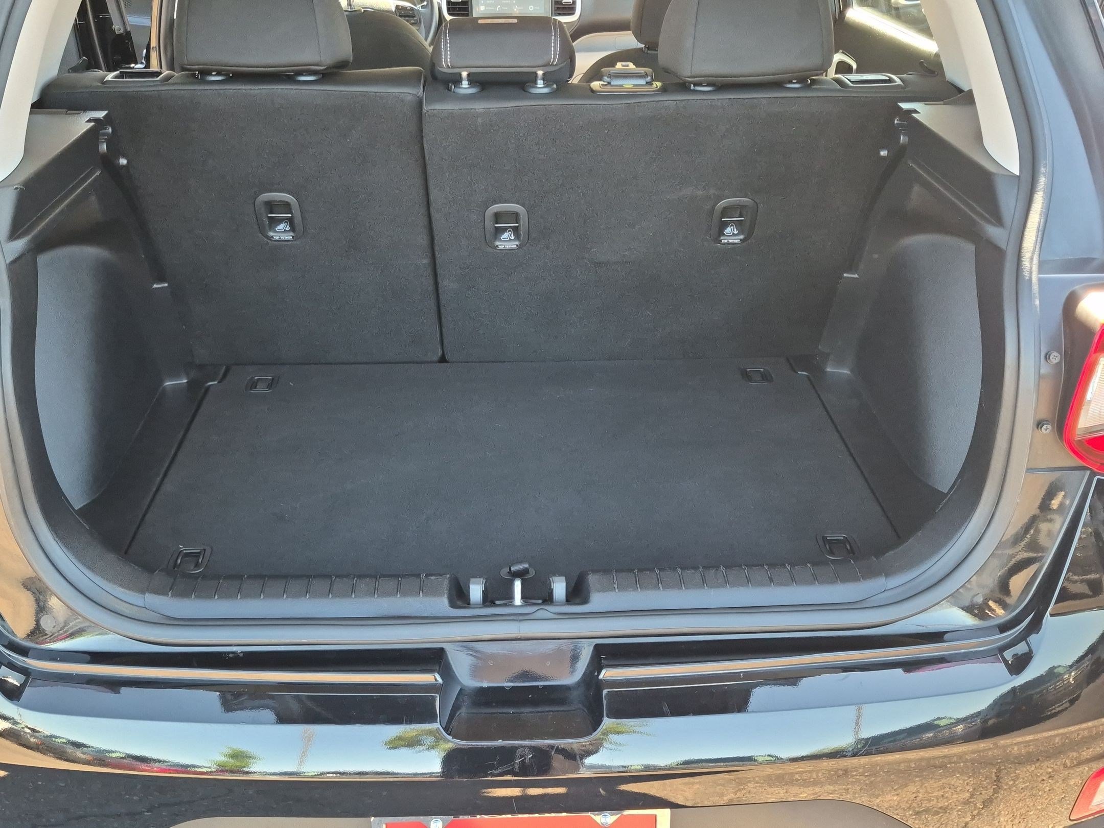 Used 2025 Hyundai Venue SEL FWD image 7