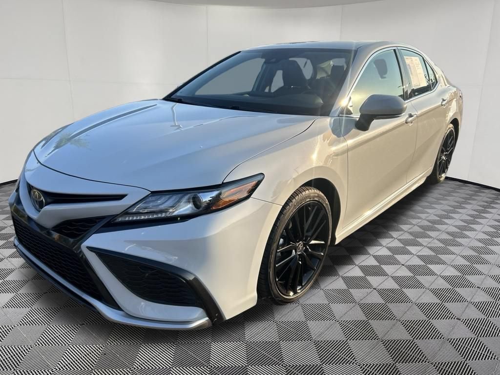 Used 2024 Toyota Camry XSE FWD image 3
