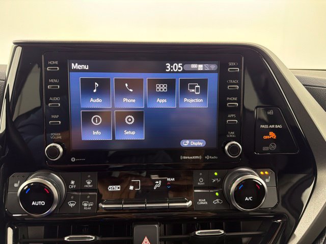 Used 2021 Toyota Highlander XLE AWD/4WD image 37