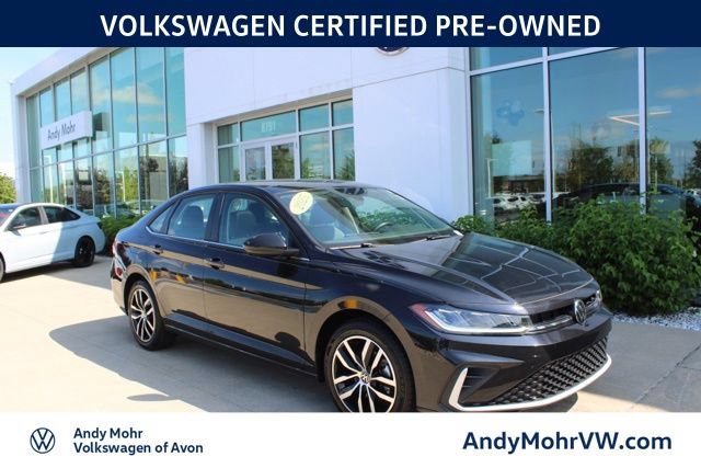 Used 2025 Volkswagen Jetta SE FWD image 1
