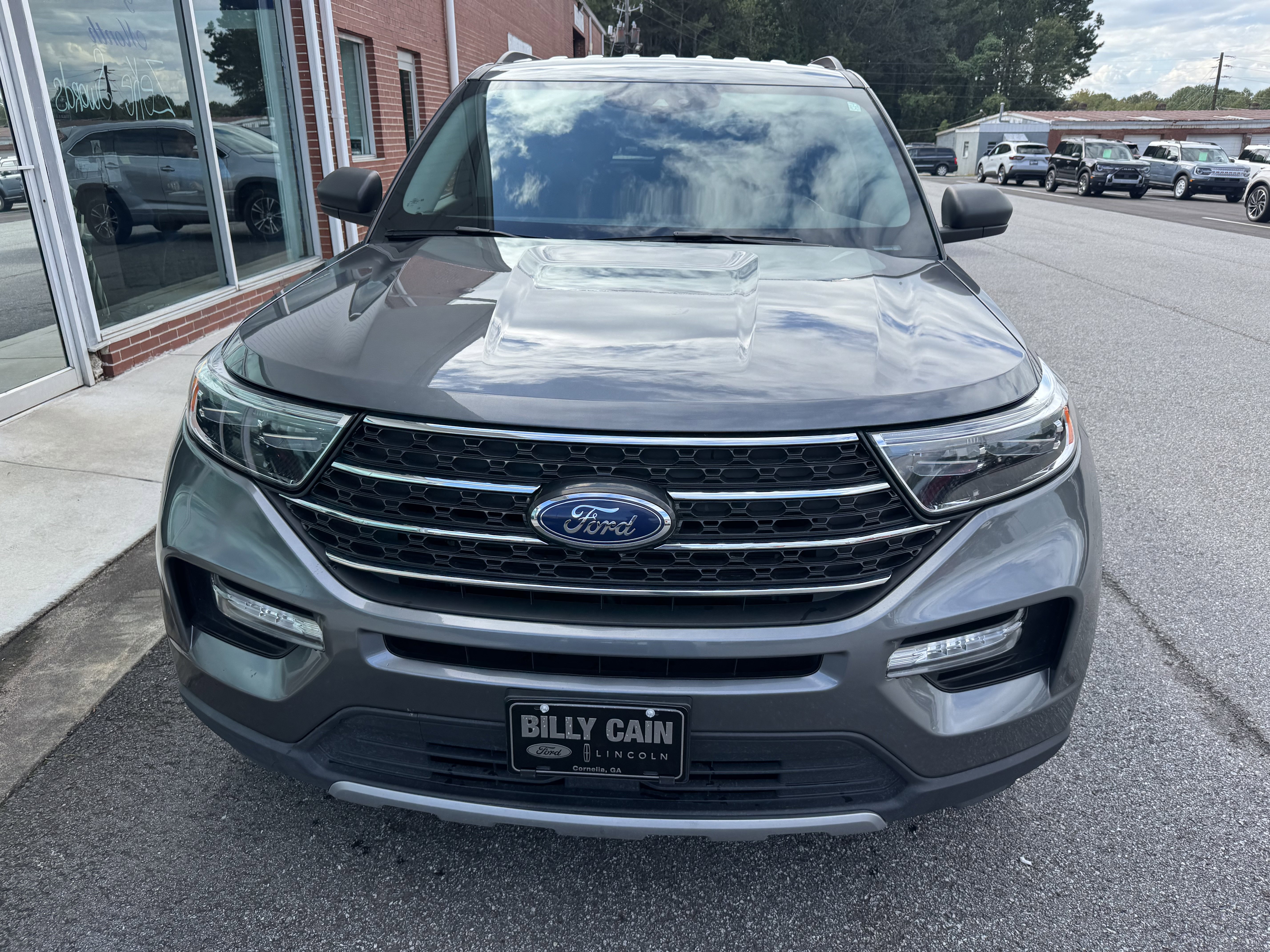 Used 2024 Ford Explorer XLT w/ Equipment Group 202A image 4