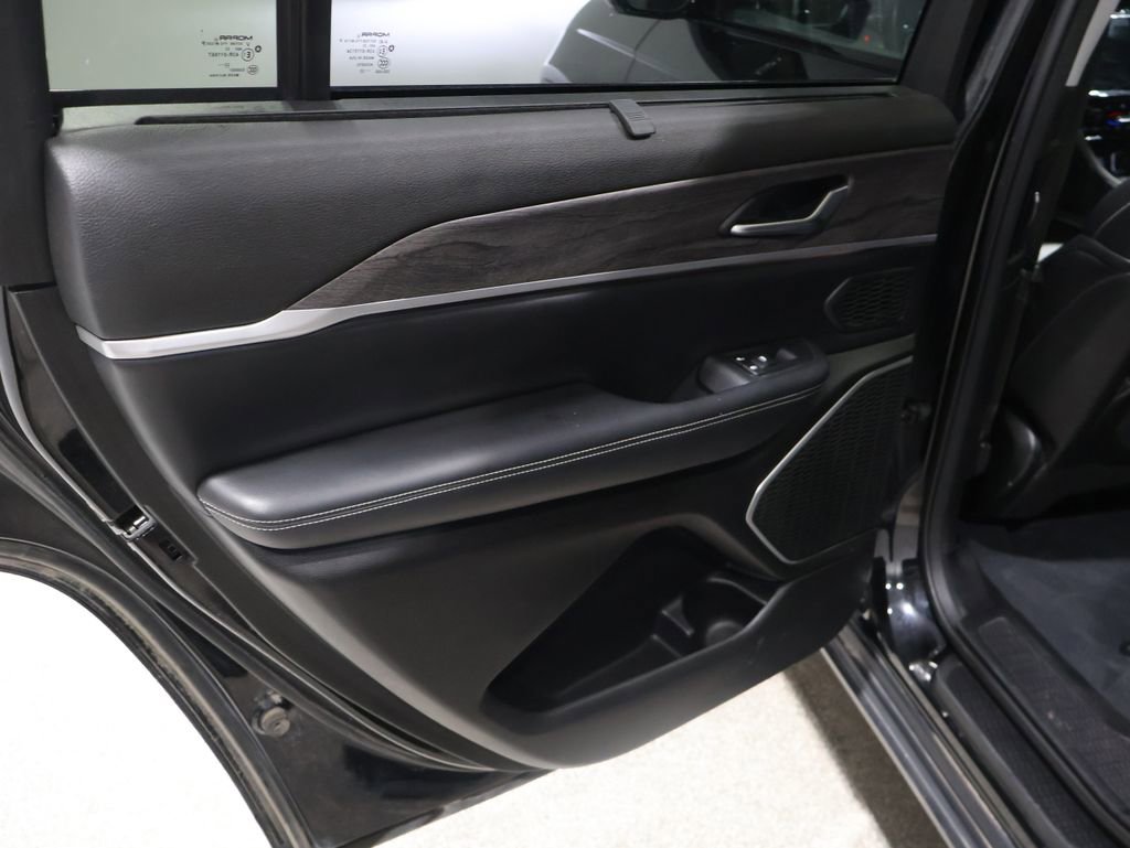 Used 2023 Jeep Grand Cherokee L Limited w/ Luxury Tech Group II image 20