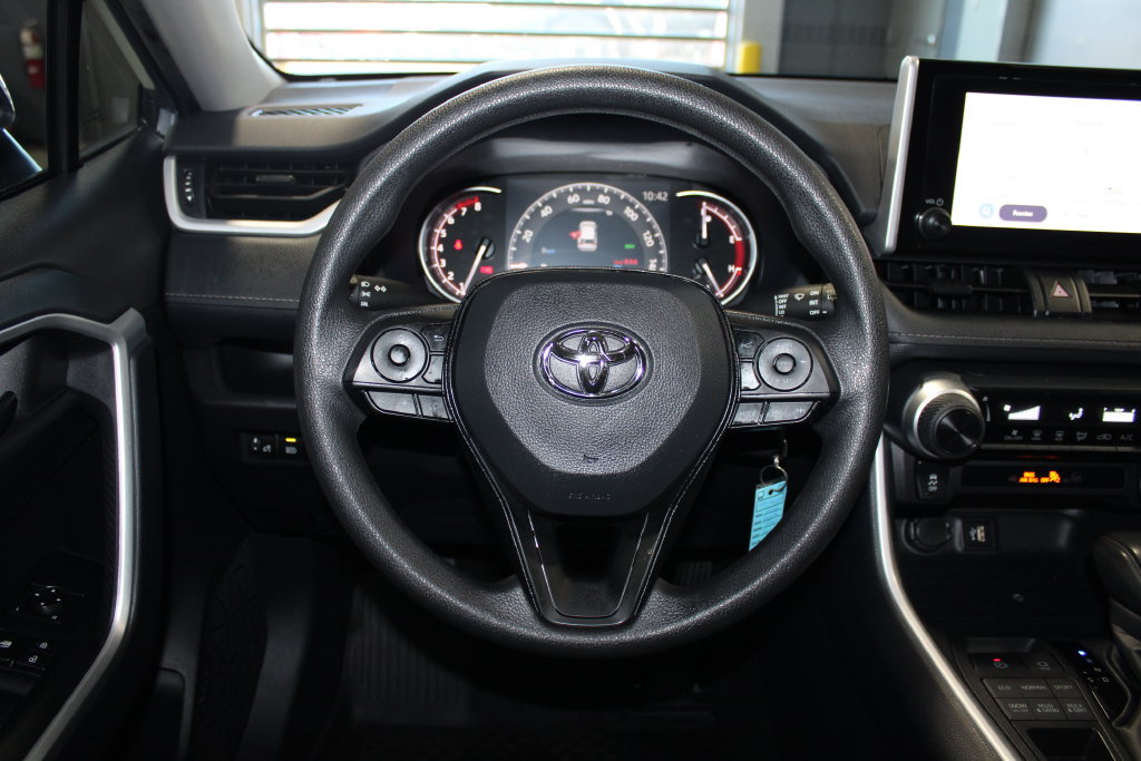 Used 2025 Toyota RAV4 LE AWD/4WD image 11