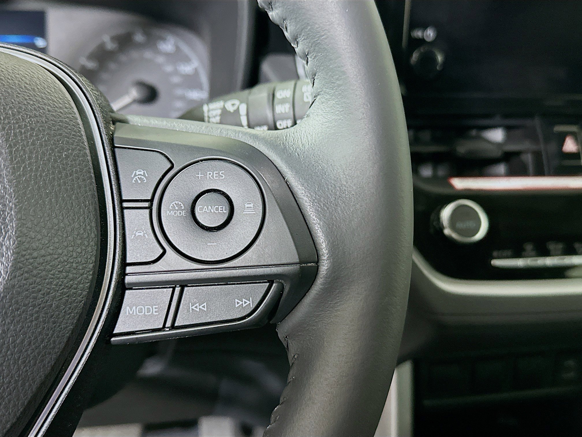 Used 2024 Toyota Corolla Cross LE w/ Moonroof Package image 17