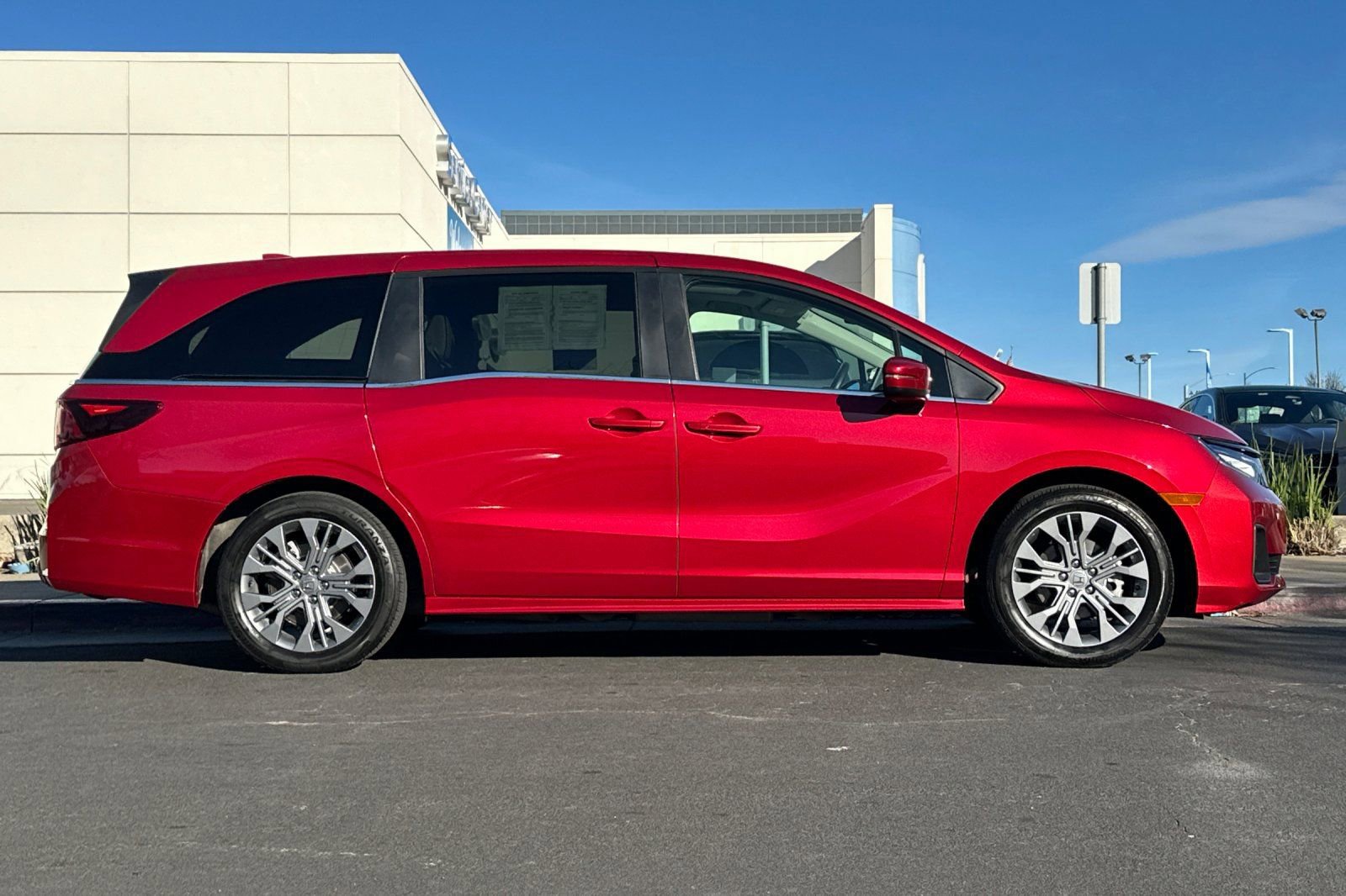 Used 2025 Honda Odyssey Touring image 2