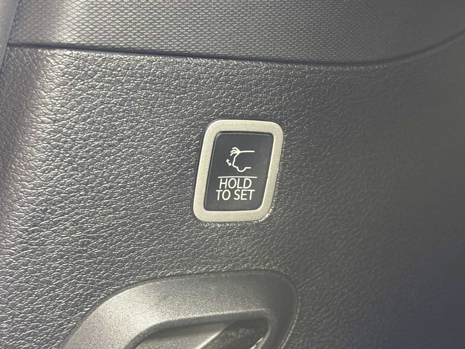 Used 2022 Jeep Grand Wagoneer Series III w/ Rear Seat Video Group 1 image 21