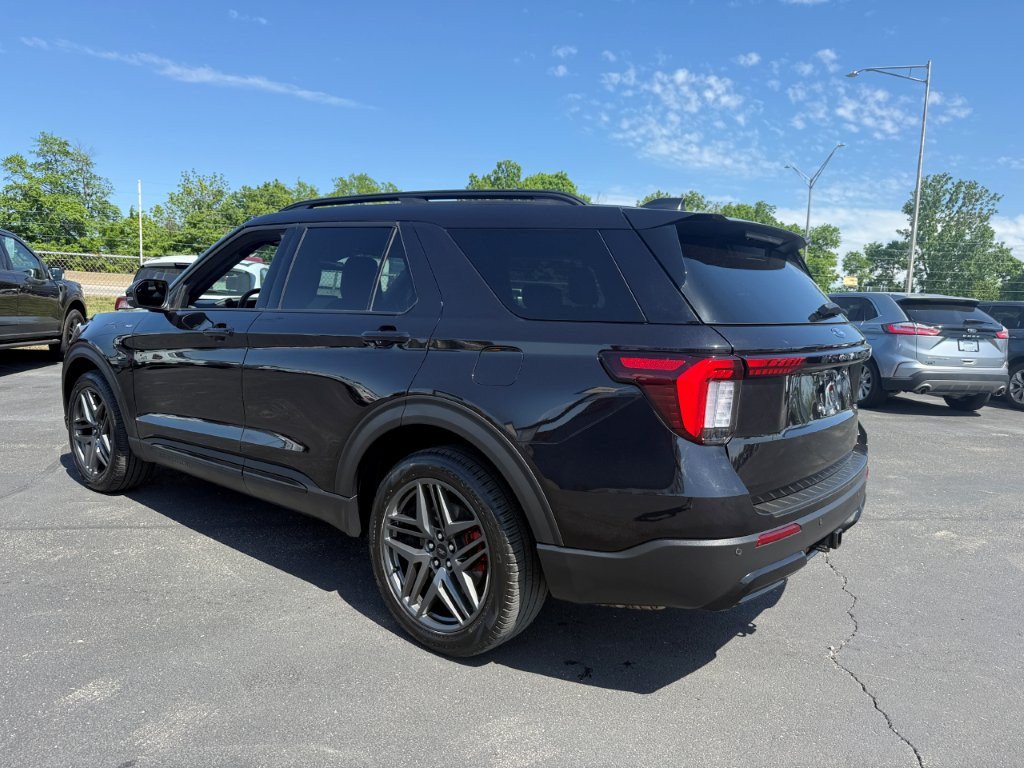Certified 2025 Ford Explorer ST-Line w/ ST-Line Street Pack AWD/4WD image 6