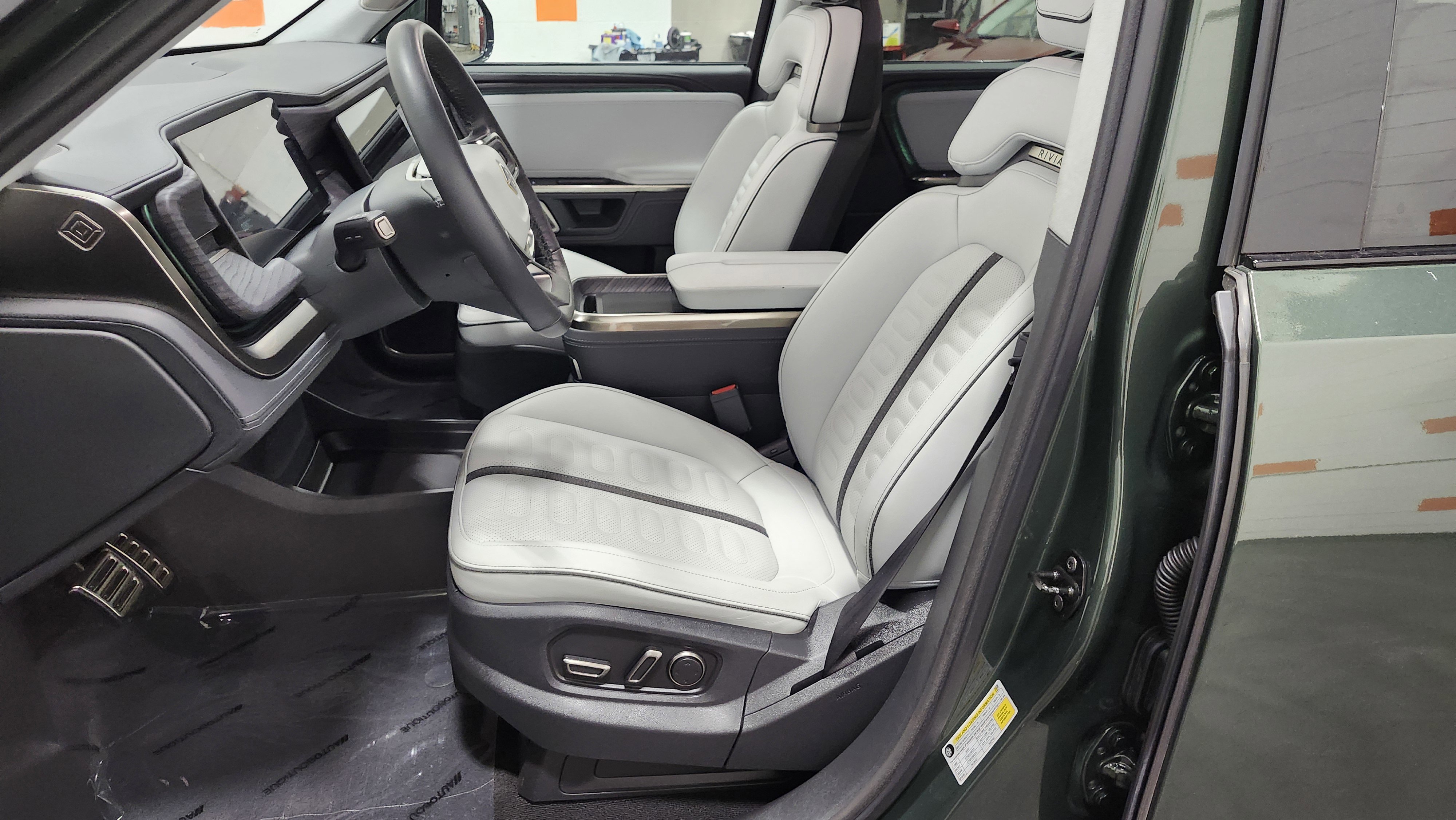 Used 2023 Rivian R1T Adventure image 25