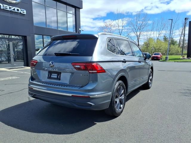 Used 2023 Volkswagen Tiguan SE w/ Panoramic Sunroof Package image 5