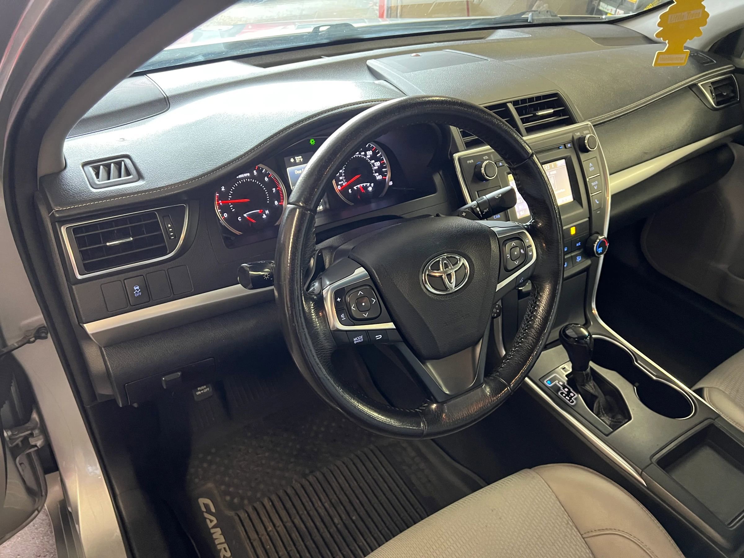 Used 2017 Toyota Camry SE FWD image 11
