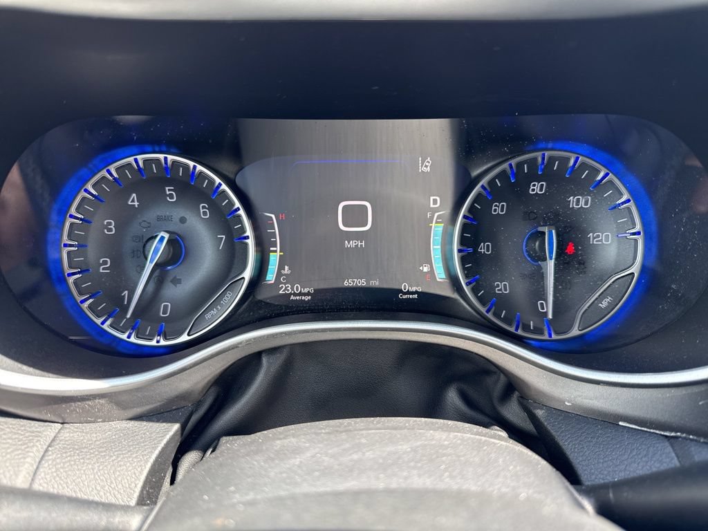 Used 2024 Chrysler Pacifica Touring-L FWD image 29
