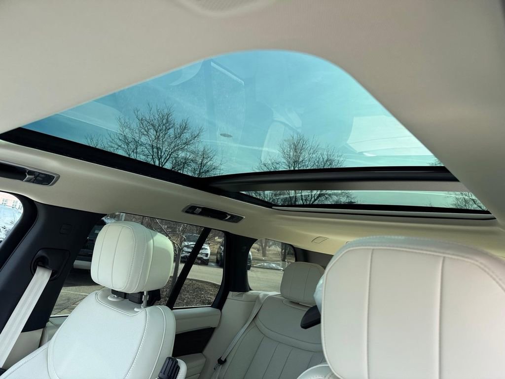 New 2026 Land Rover Range Rover SE image 7