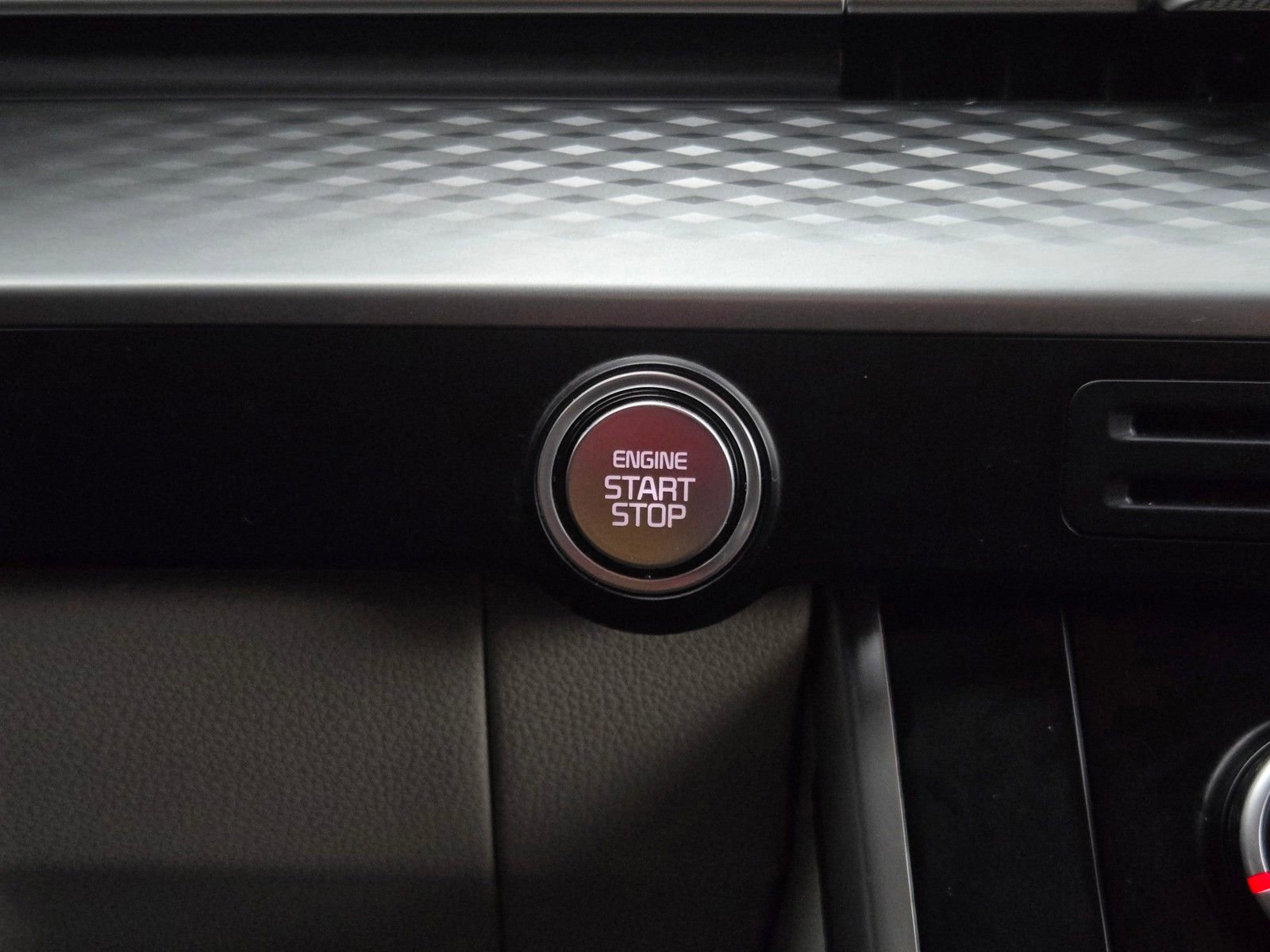 Used 2024 Kia Carnival LX image 20