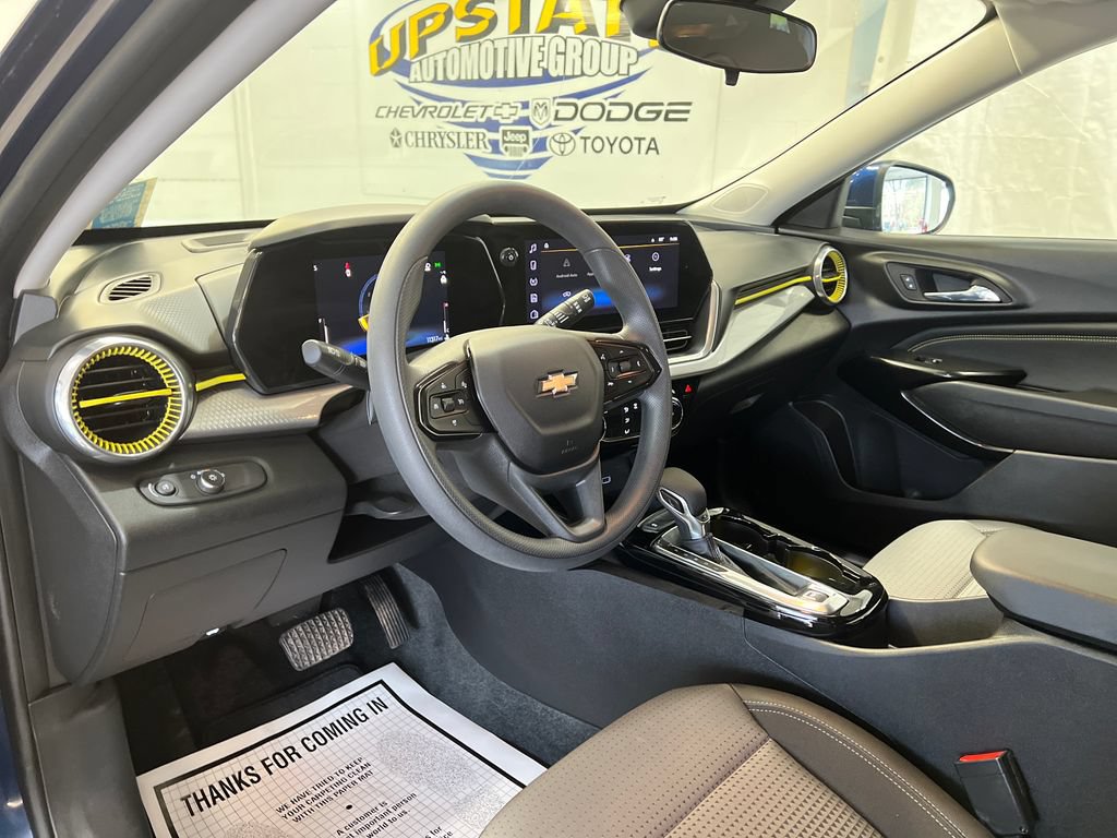 Used 2024 Chevrolet Trax LT FWD image 17