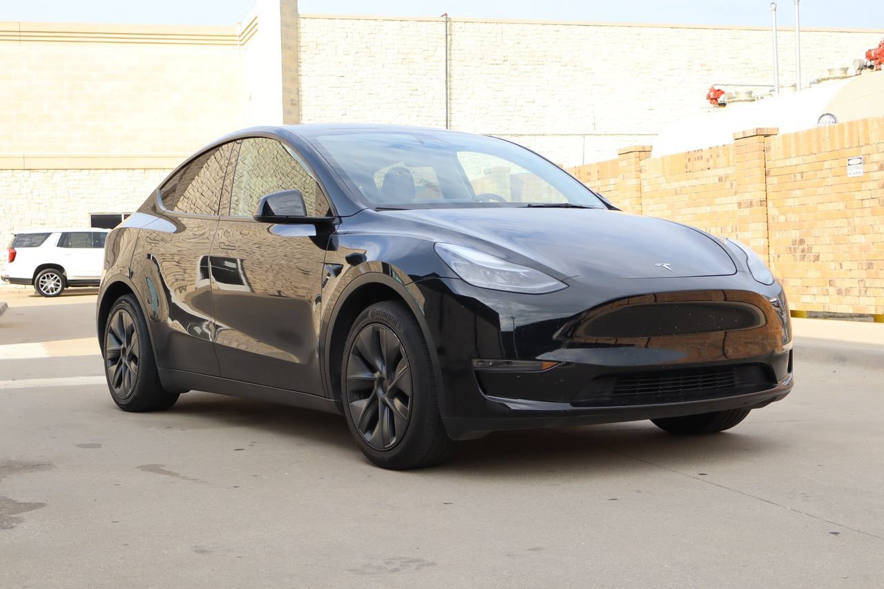 Used 2025 Tesla Model Y Long Range RWD image 2