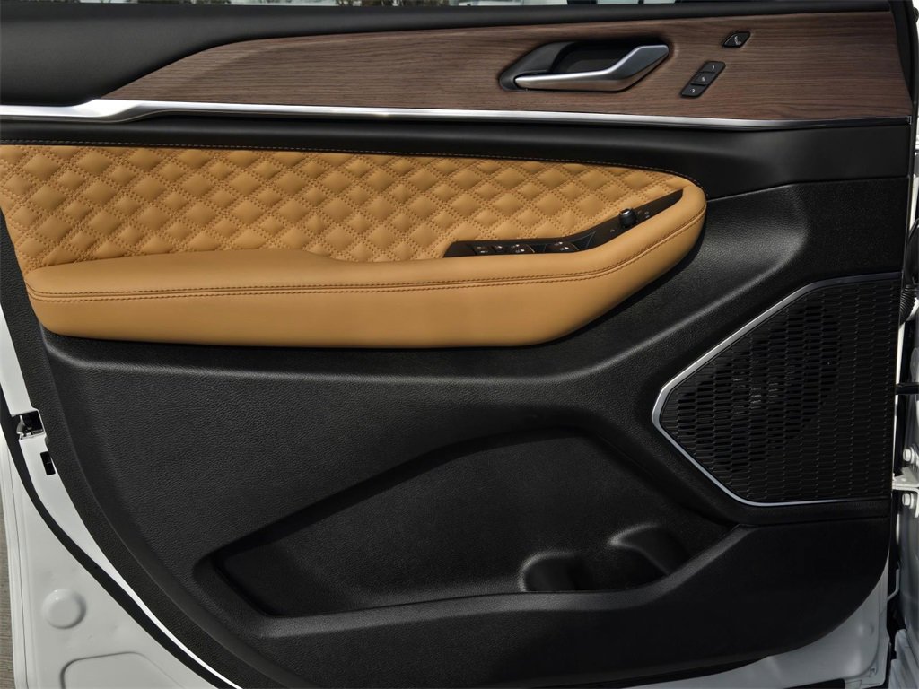 New 2025 Jeep Grand Cherokee Summit w/ Obsidian Package image 16