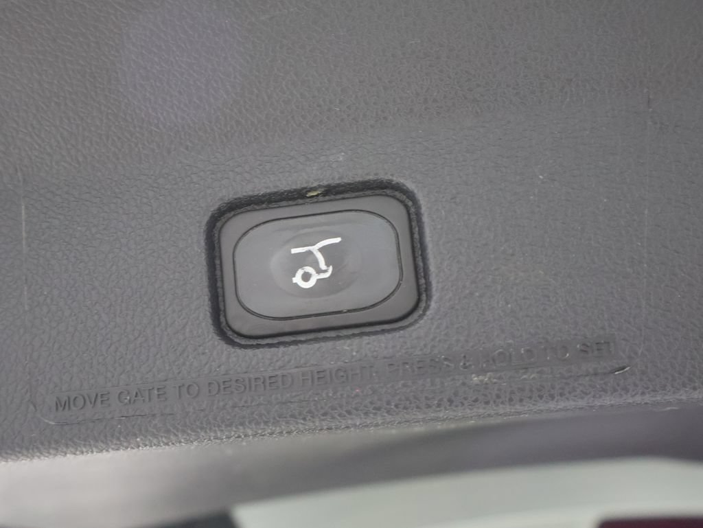 Used 2016 Ford Explorer XLT w/ Equipment Group 202A AWD/4WD image 23
