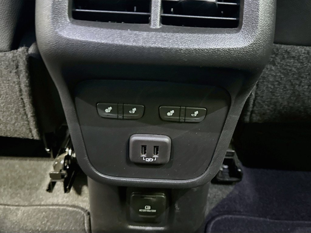 Used 2023 Chevrolet Equinox Premier AWD/4WD image 24