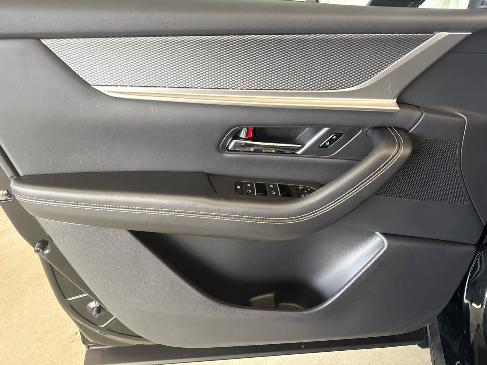 Certified 2025 MAZDA CX-90 Plug-In Hybrid w/ Preferred image 9