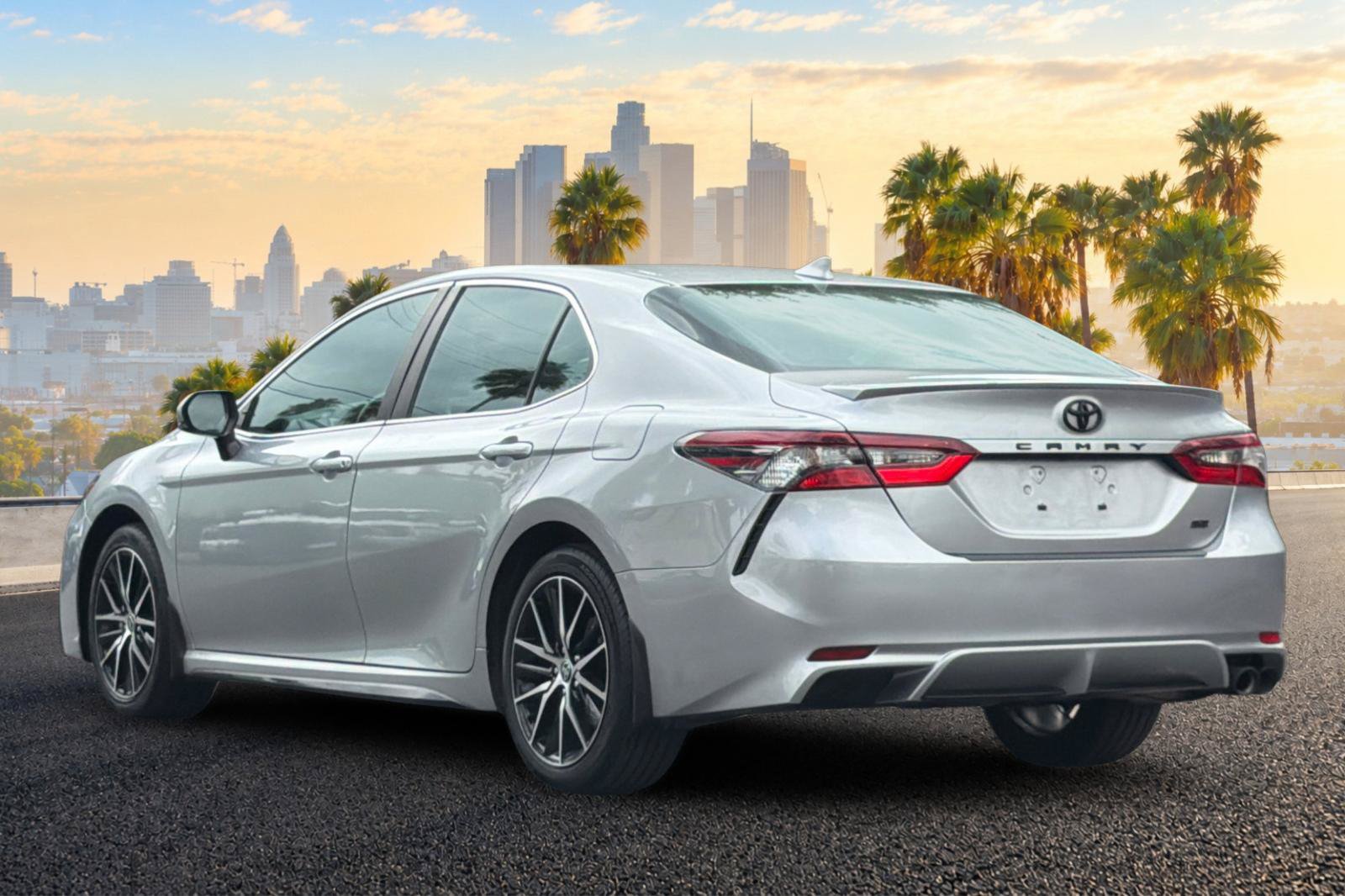 Used 2023 Toyota Camry SE w/ Convenience Package FWD image 6
