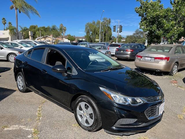 Used 2018 Chevrolet Cruze LS FWD image 3