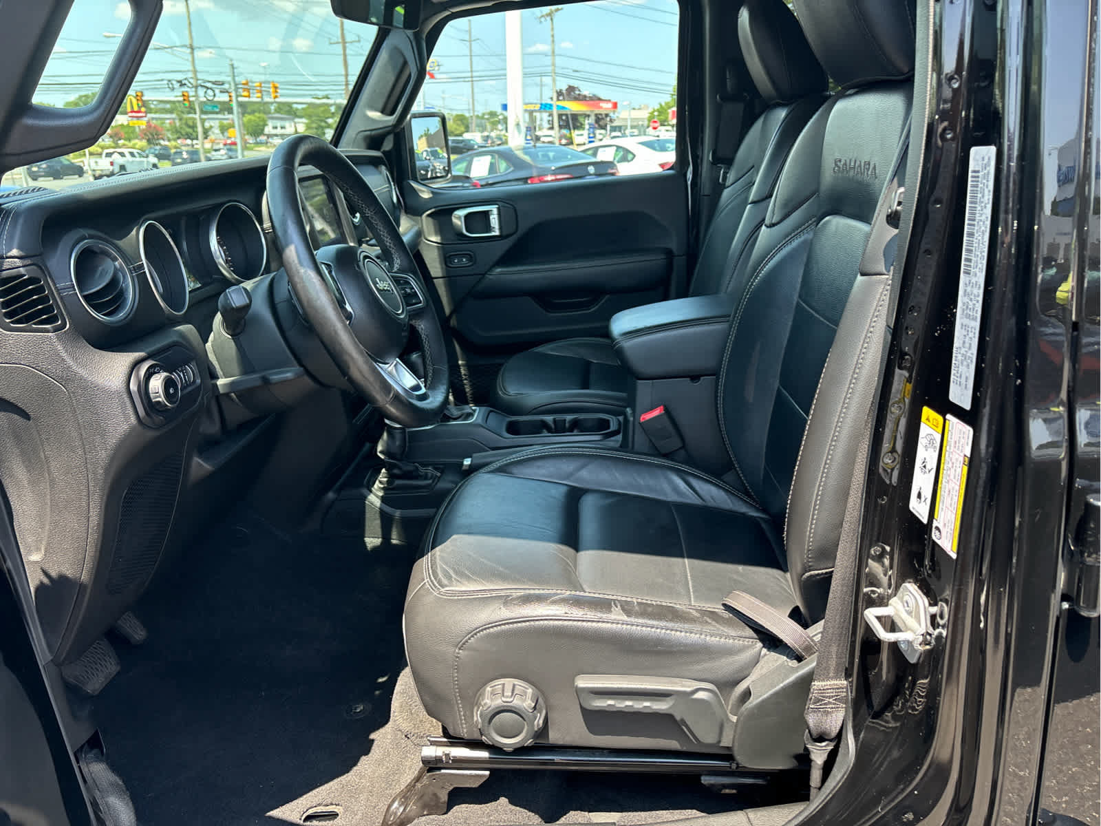Used 2018 Jeep Wrangler Unlimited Sahara AWD/4WD image 10