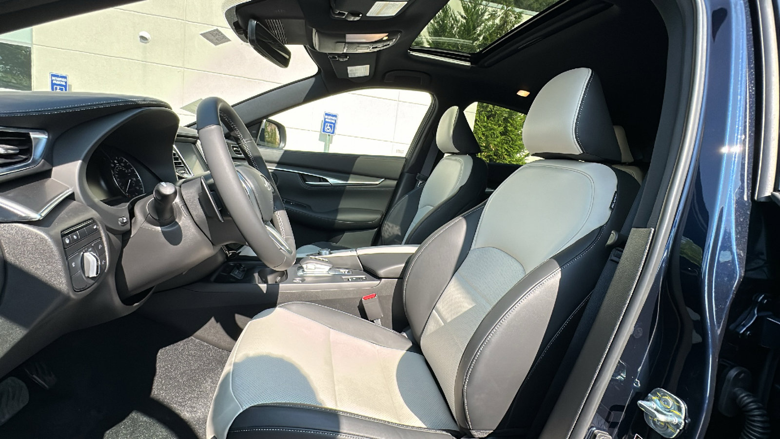 New 2025 INFINITI QX55 Luxe w/ Cargo Package image 8