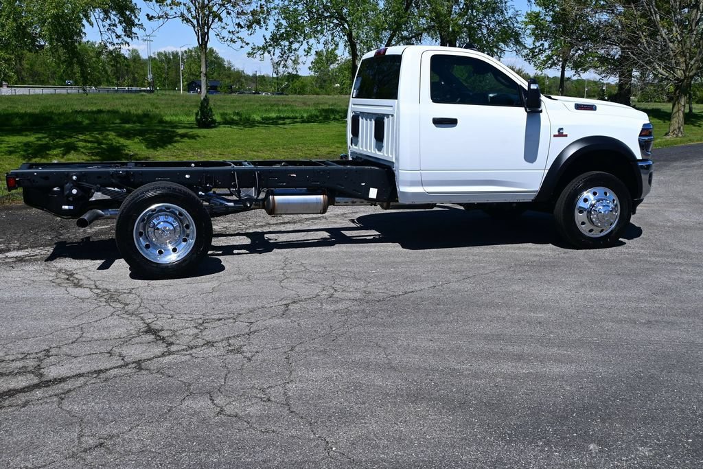 New 2026 RAM 5500 Tradesman w/ Chrome Appearance Group AWD/4WD image 3