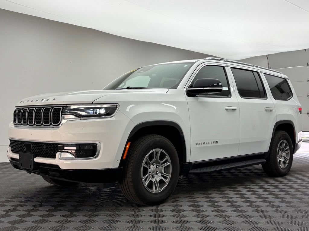 Used 2023 Jeep Wagoneer 4WD image 2