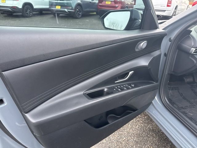 Used 2021 Hyundai Elantra Blue image 18