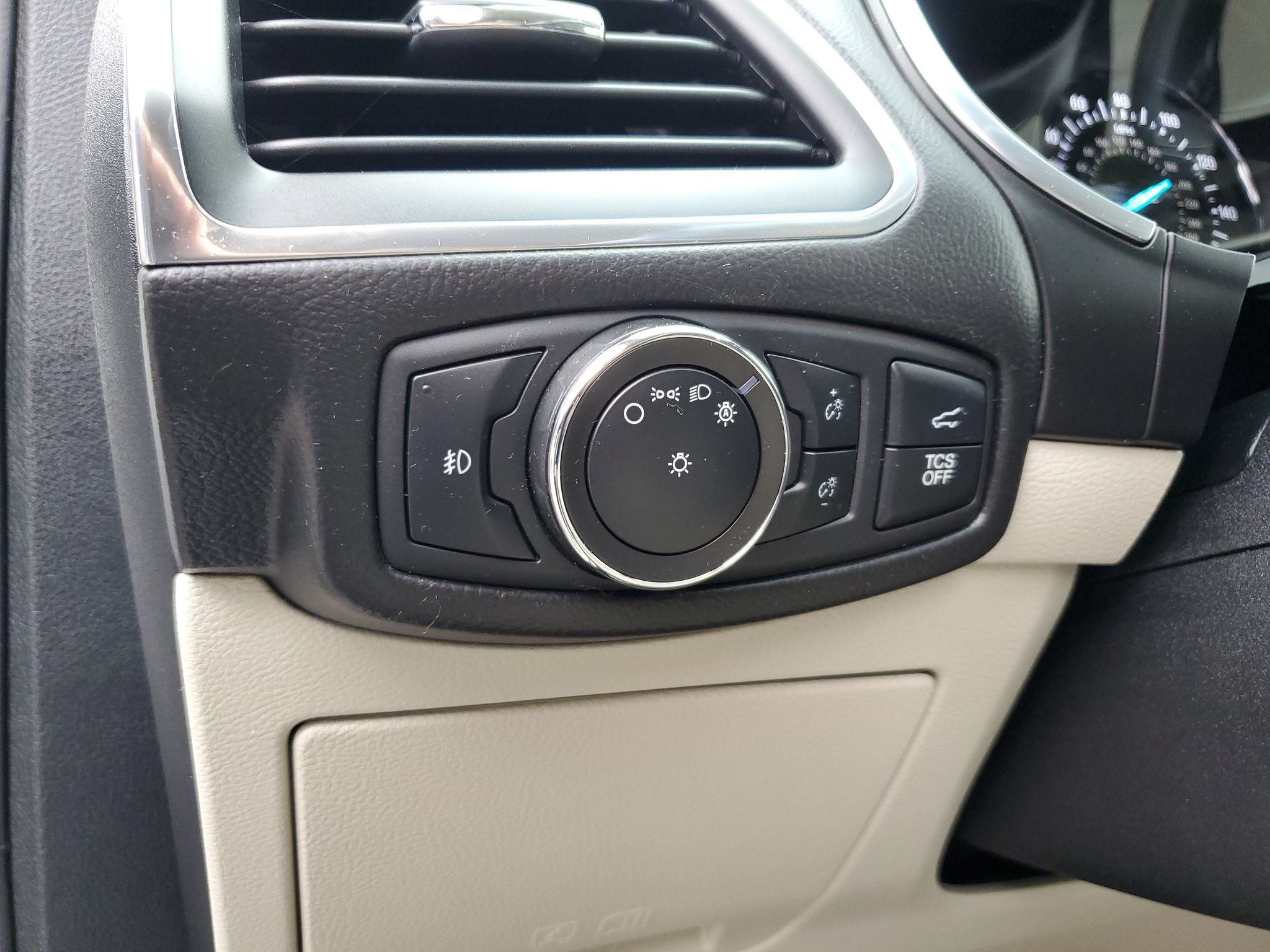 Used 2021 Ford Edge Titanium AWD/4WD image 18