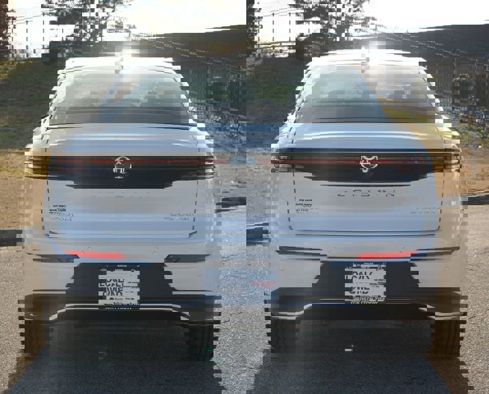 Used 2024 Toyota Crown Platinum image 3