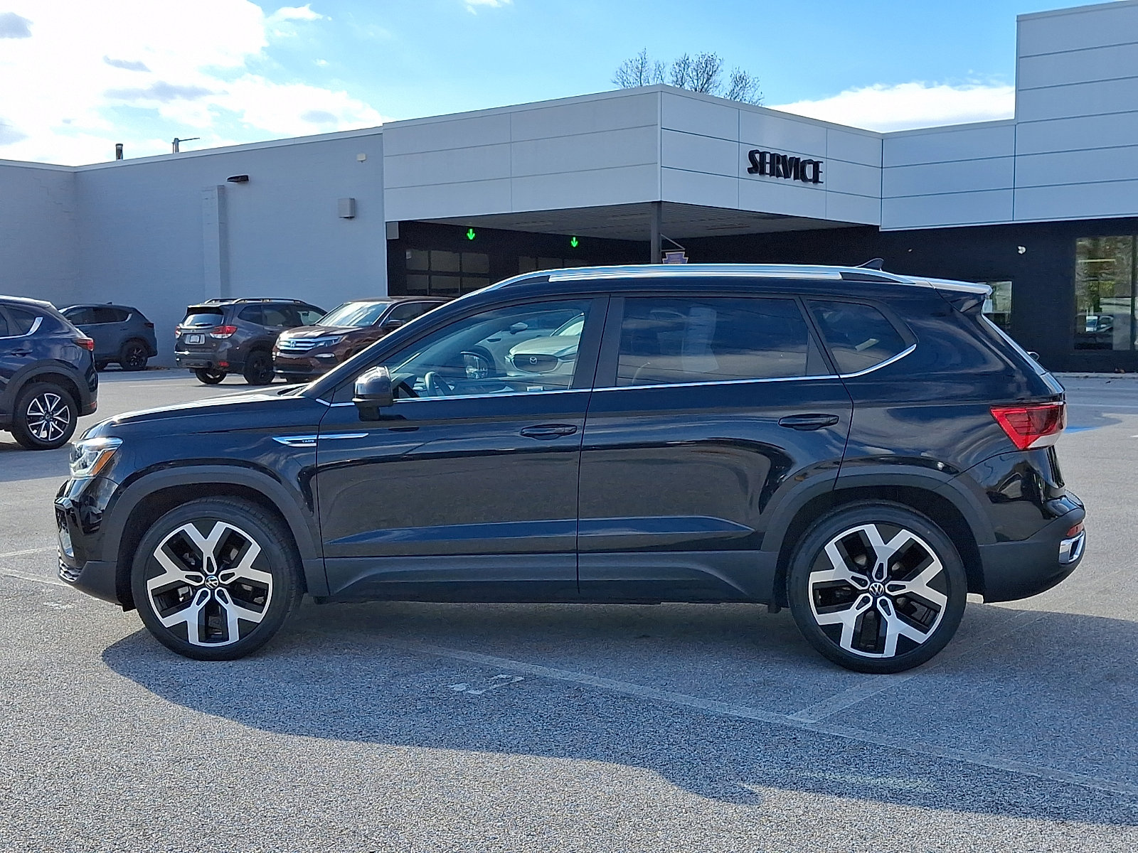 Used 2022 Volkswagen Taos SEL image 4