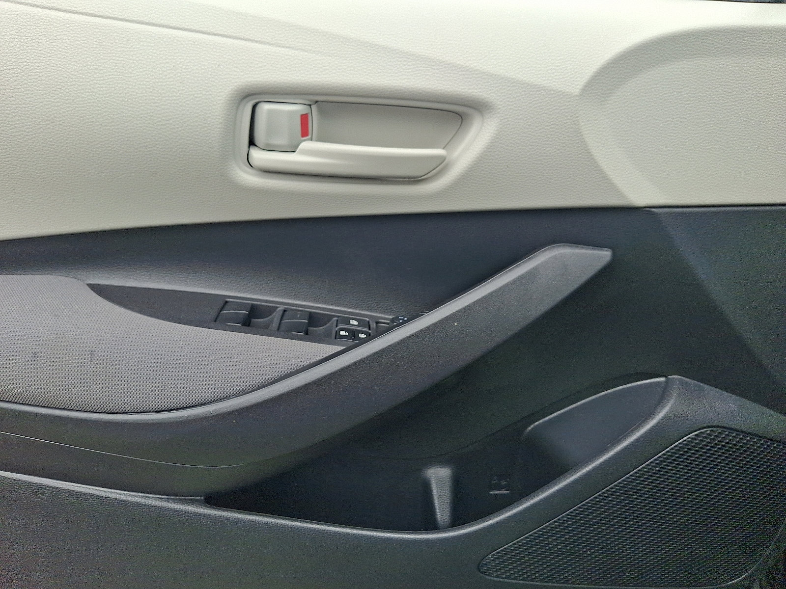 Used 2024 Toyota Corolla LE FWD image 13