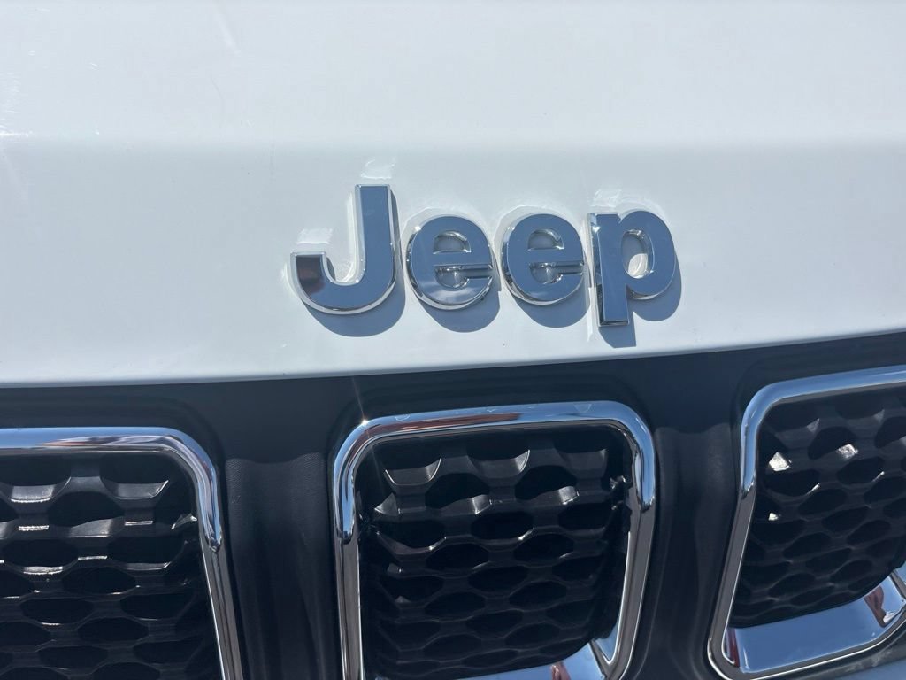 Used 2023 Jeep Compass Latitude w/ Sun and Sound Group AWD/4WD image 10