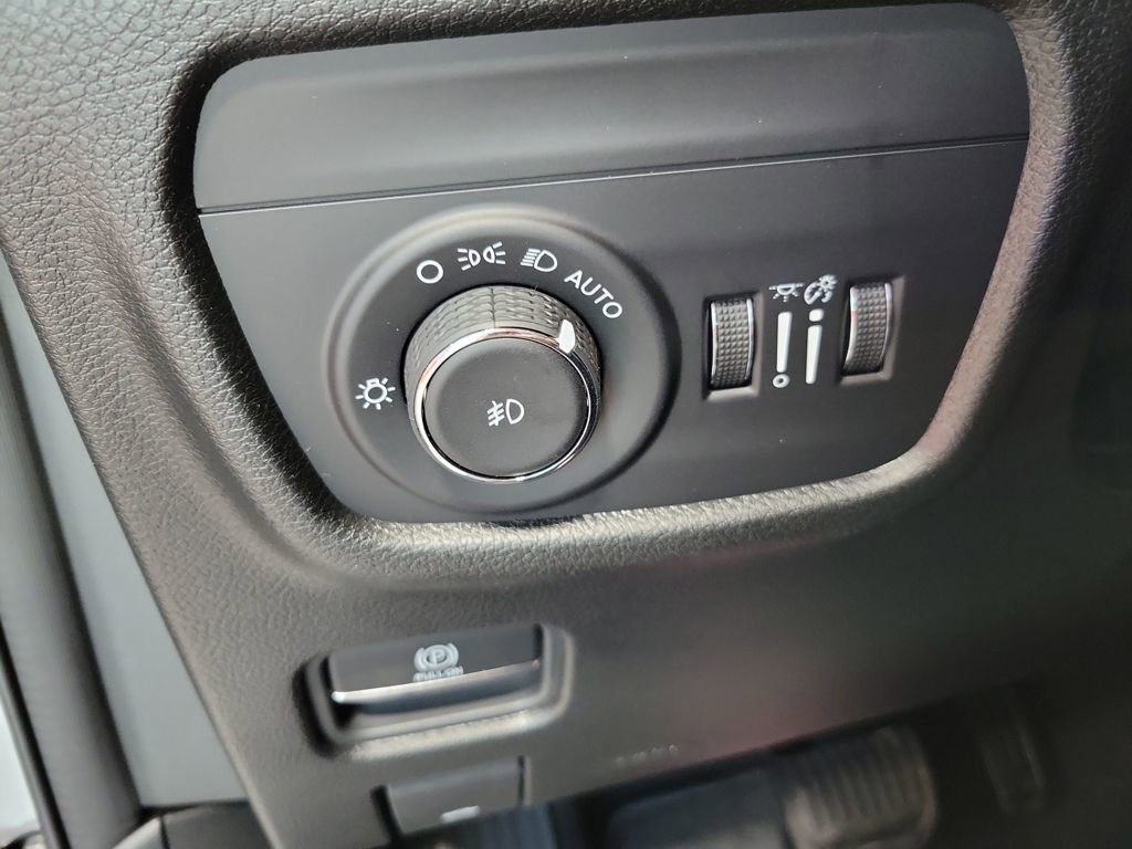 New 2025 Jeep Grand Cherokee L Limited w/ Black Appearance Package image 21