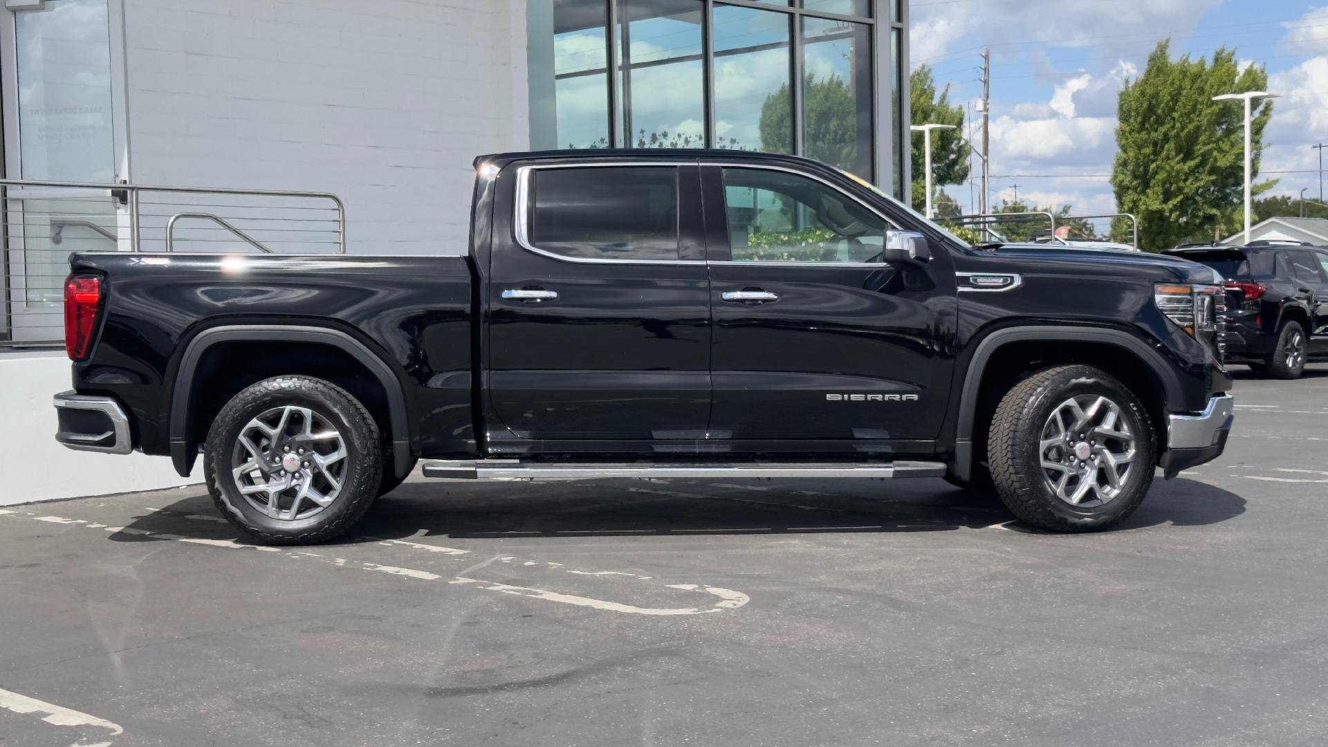 New 2026 GMC Sierra 1500 SLT w/ SLT Premium Plus Package AWD/4WD image 3