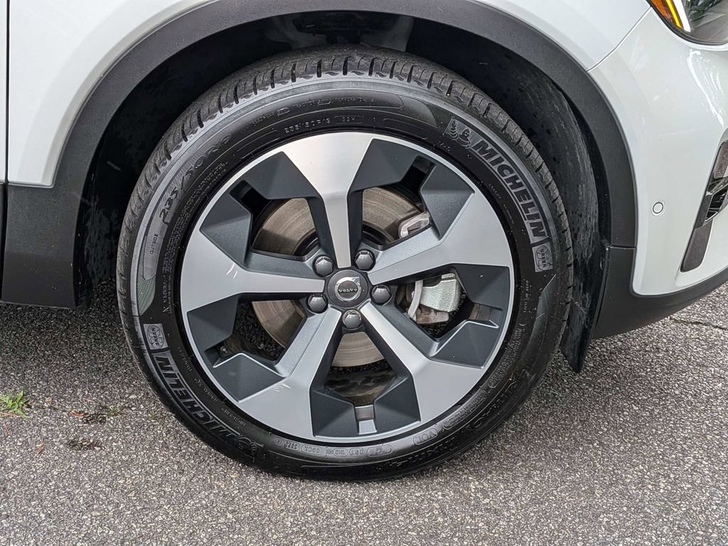 Certified 2026 Volvo XC40 B5 Plus AWD/4WD image 10