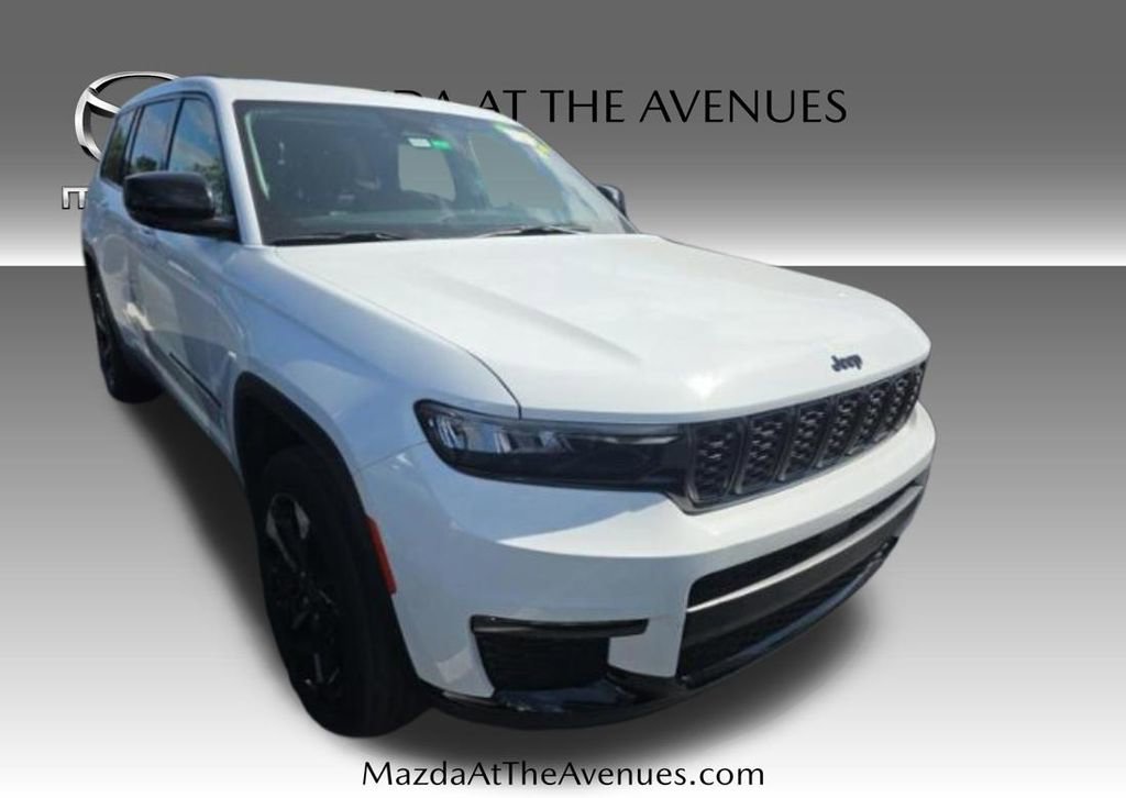 Used 2023 Jeep Grand Cherokee L Limited w/ Black Appearance Package AWD/4WD image 1