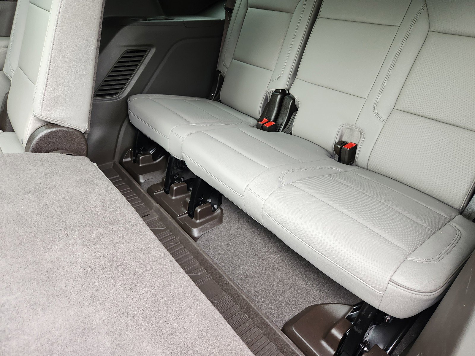 Used 2023 GMC Yukon SLT w/ SLT Premium Package RWD image 14