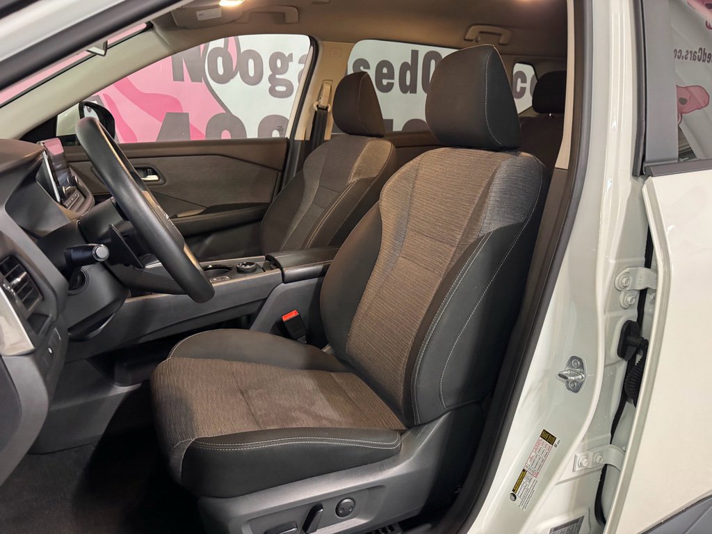 Used 2023 Nissan Rogue SV image 18