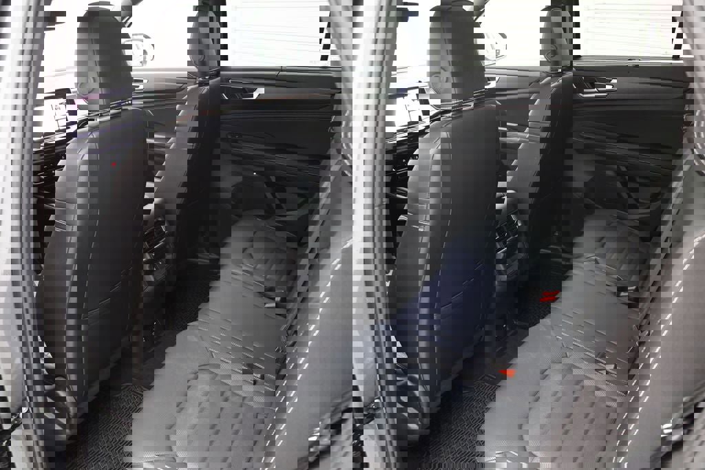 Used 2024 Volkswagen Atlas Cross Sport SEL R-Line image 11