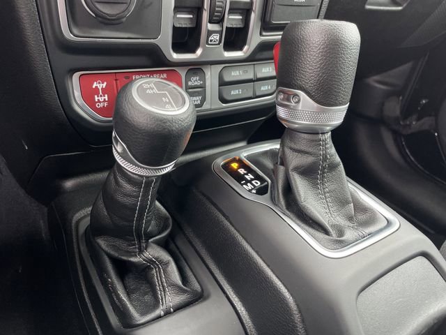 Used 2025 Jeep Wrangler Unlimited Rubicon AWD/4WD image 23