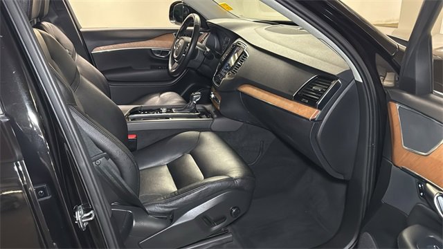 Used 2021 Volvo XC90 T5 Momentum w/ Advanced Package image 10