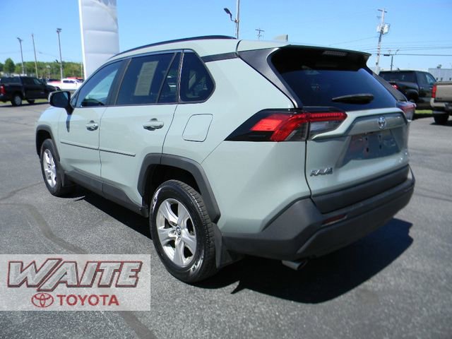 Used 2019 Toyota RAV4 XLE AWD/4WD image 4