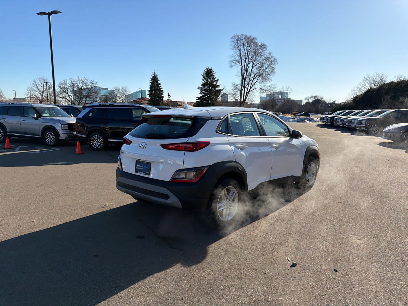 Used 2023 Hyundai Kona SE image 2