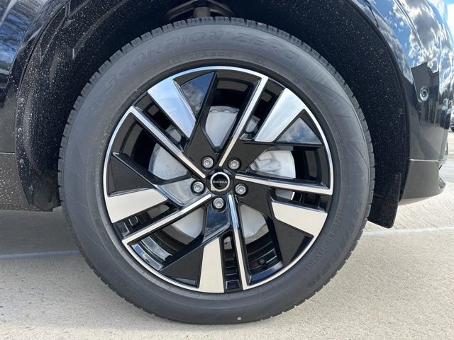 New 2026 Volvo XC60 B5 Plus w/ Climate Package image 9