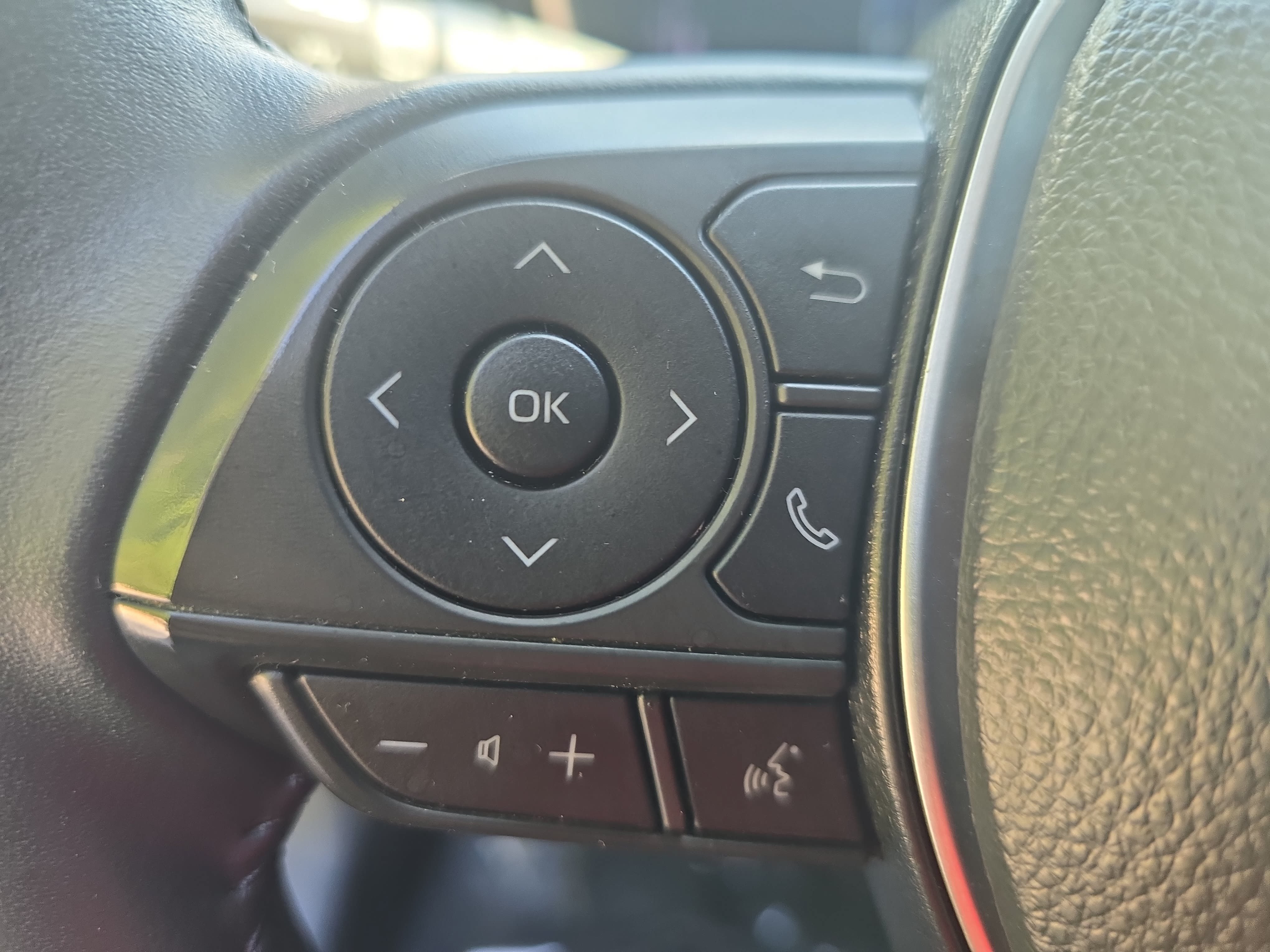 Used 2025 Toyota Corolla Cross XLE FWD image 15