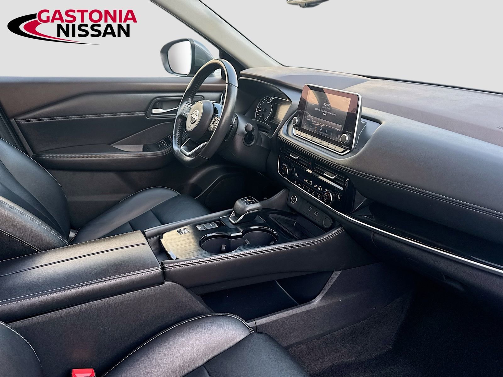 Used 2023 Nissan Rogue SL image 36